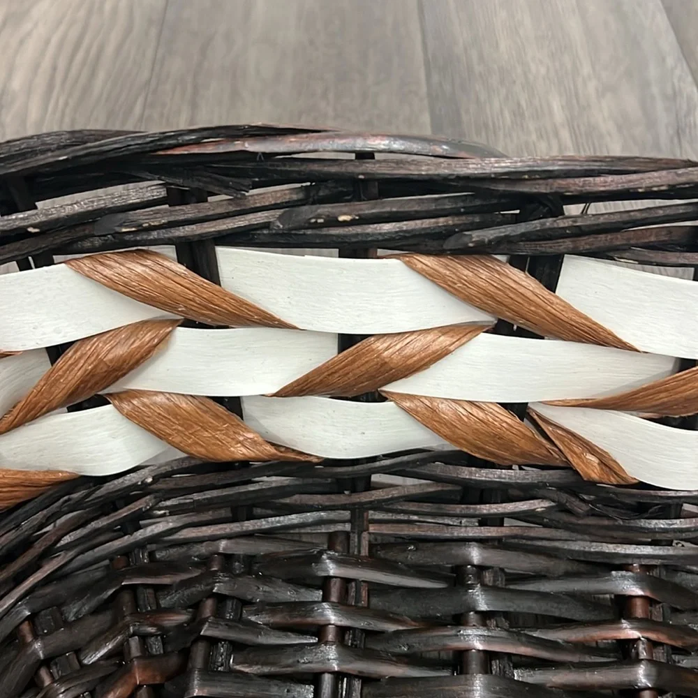 Weaved multicolor basket